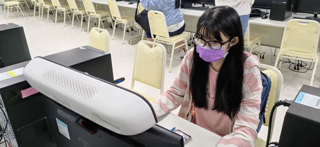 東南科技大學畢業生周彥均小姐回校擔任教學助理。 東南科大/提供 This is an image