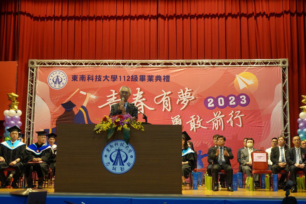 東南科技大學校友會李錦堃理事長致詞。 東南科大/提供 This is an image