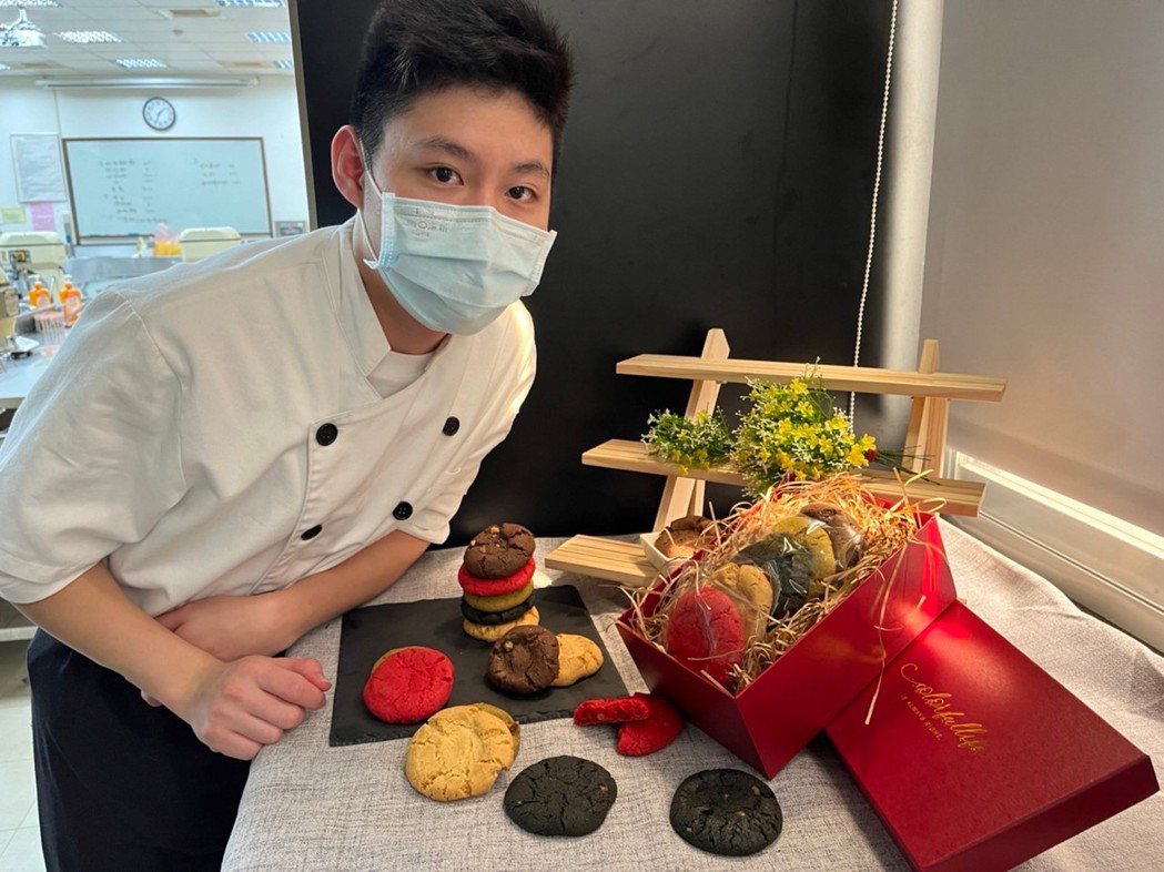 東南科技大學餐旅管理系陳家峻同學中式點心展示。 東南科大/提供 This is an image