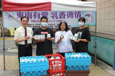 東南科大結合深坑區公所溫情舉辦 「東南有愛‧乳香傳情」活動致贈學生公益鮮奶